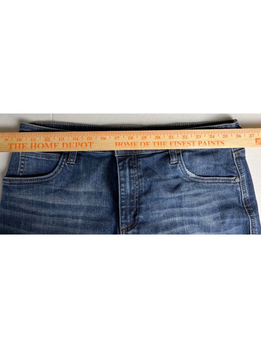 Kut from the Kloth Cutoff Gidget Jean Shorts - Picture 6 of 10